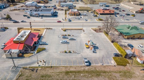 Hamilton Pizza Hut Parking Lot: 1006 N 1st St, Hamilton, MT 59840